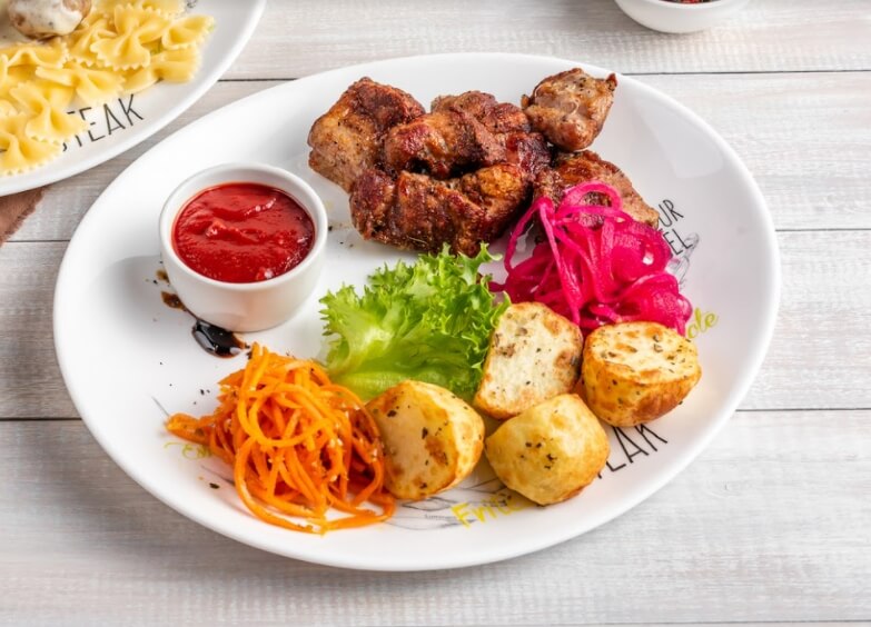 Свинина с печеной картошкой