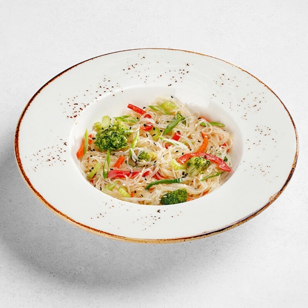 Фунчоза с овощами и кунжутным соусом 