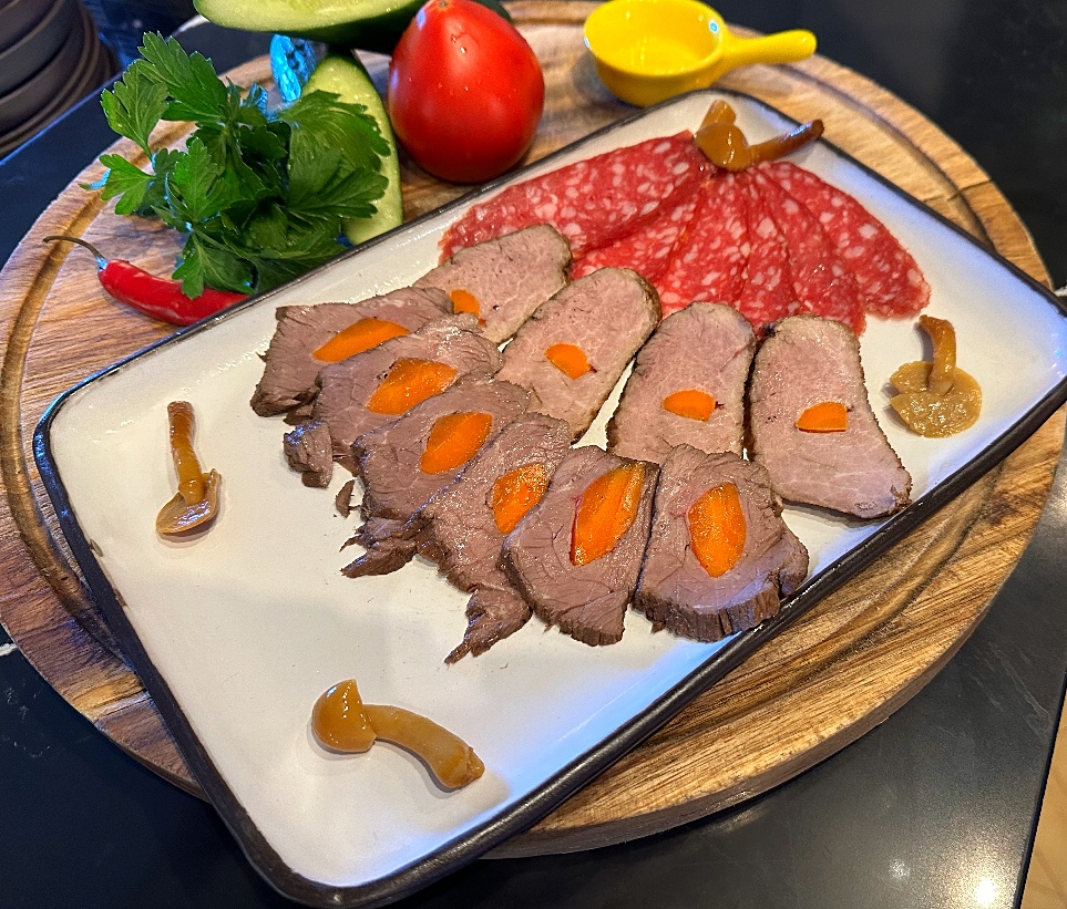 Ассорти мясное