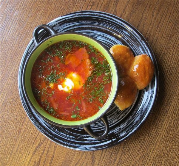Борщ с пампушками