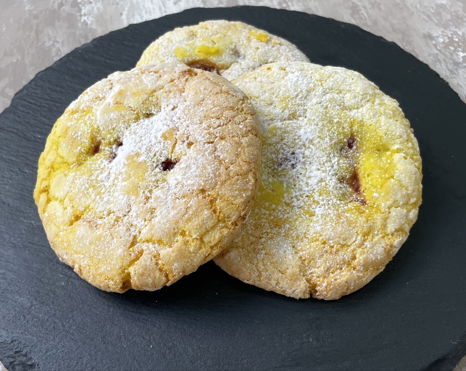 Печенье лимонное с клубникой