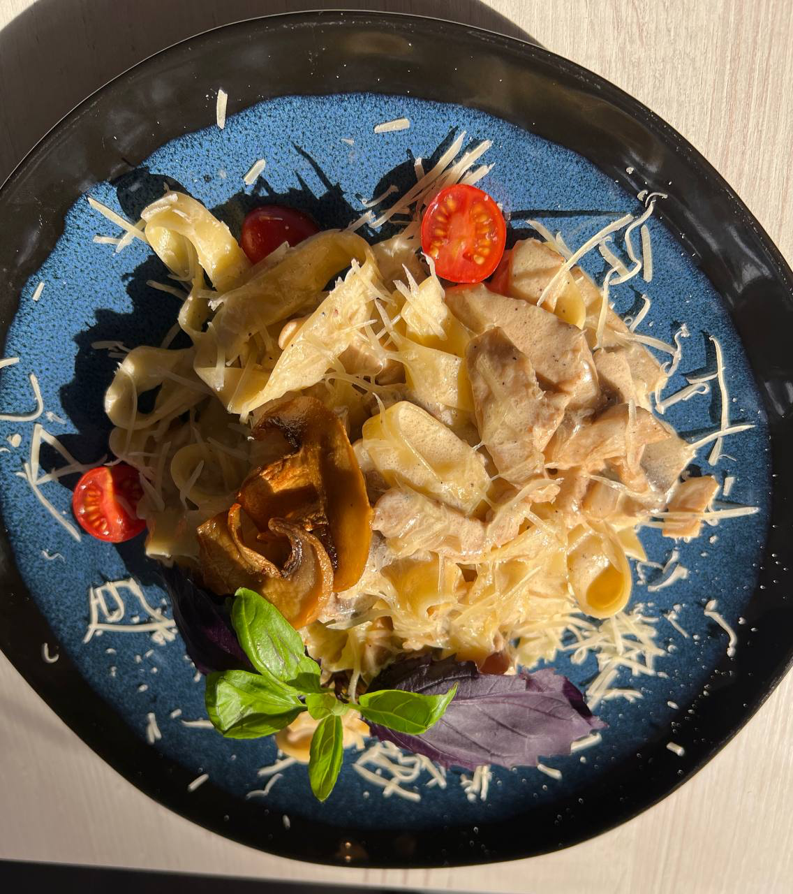 Паста с курицей и грибами